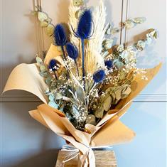Dried bouquet with pampas and Blue thistles